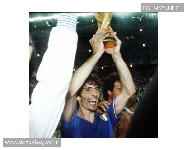 猩猩脸足球球星的成长之路与赛场传奇人生分析