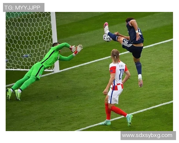 足球球星转会后首度亮相精彩射门瞬间回顾