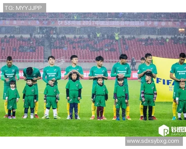 世界足球十大暖心球星:他们不仅仅是场上的英雄,更是人心的守护者 世界足球十大暖心球星:他们不仅仅是场上的英雄,更是人心的守护者