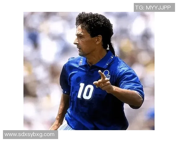 忧郁眼神下的足球传奇:一位球星的内心世界与职业生涯探秘 忧郁眼神下的足球传奇:一位球星的内心世界与职业生涯探秘